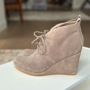 DOLCE VITA Taupe / Tan Genuine Suede Lace Up Wedge Bootie, Size 8, NWT
